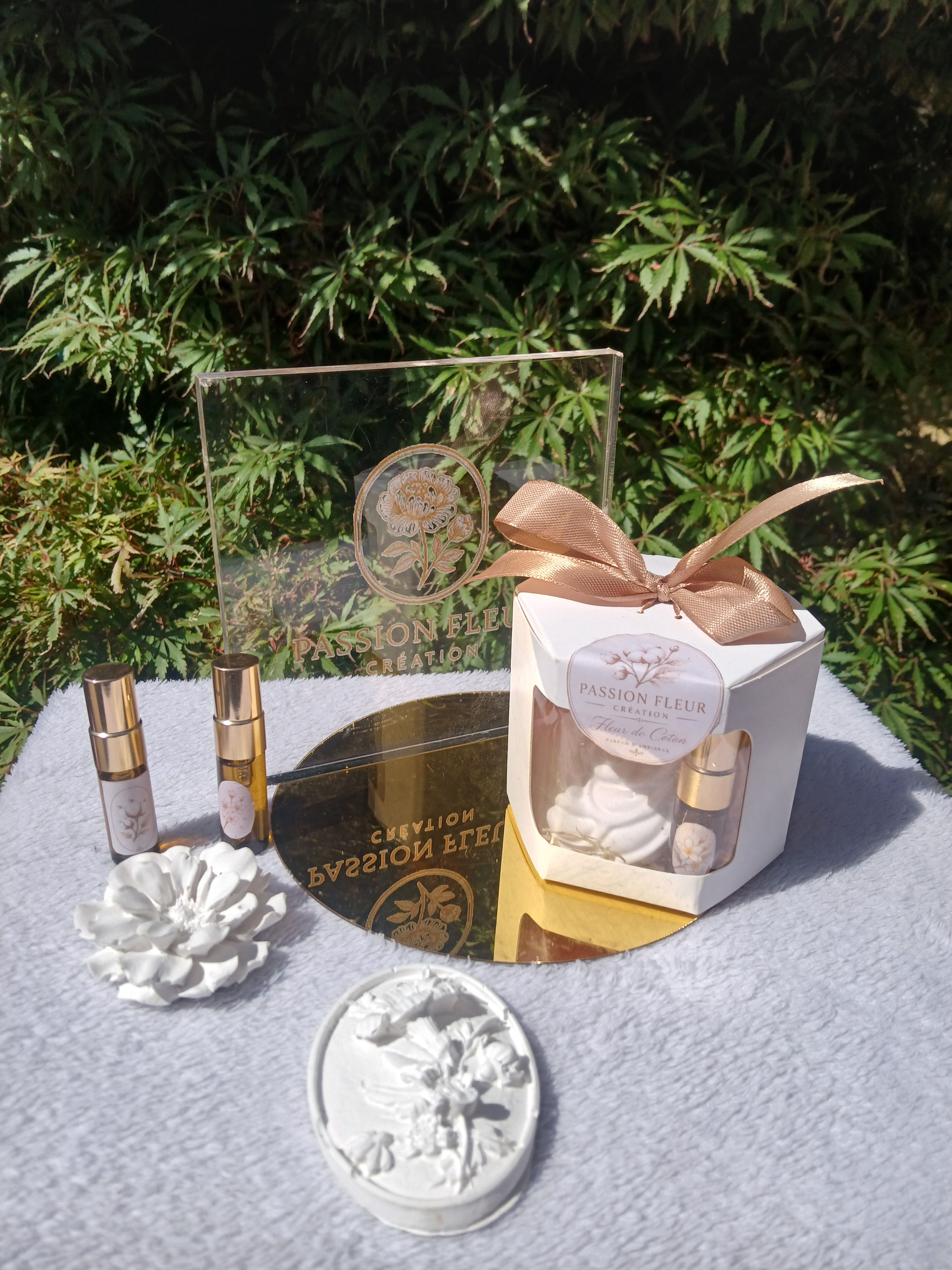 Coffret senteur voiture avec suspension en plâtre parfumée artisanal.