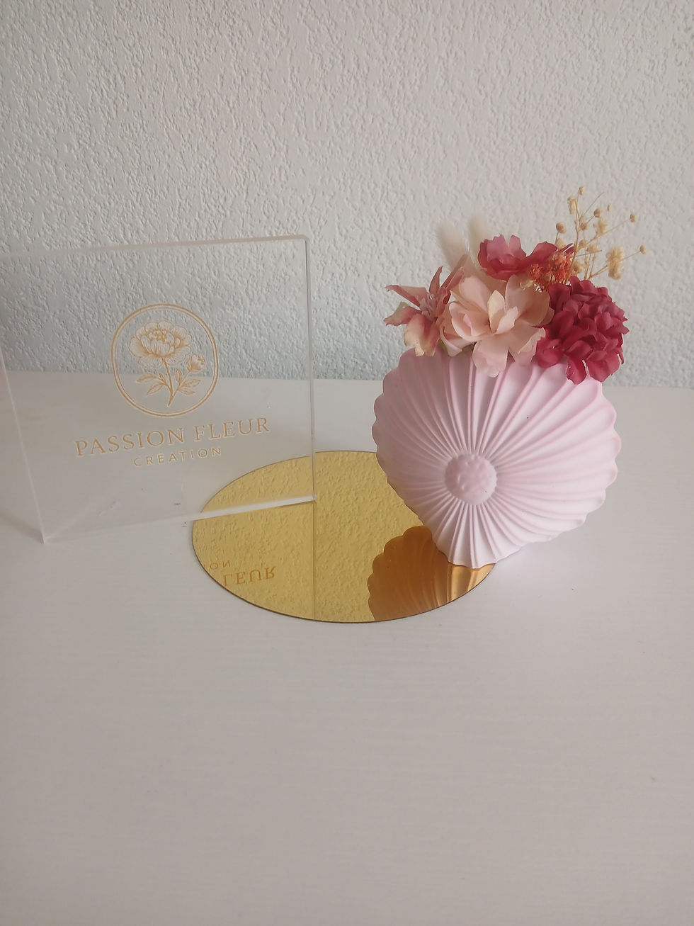 Vase fleuri bohème rose décoration florale artisanale élégante