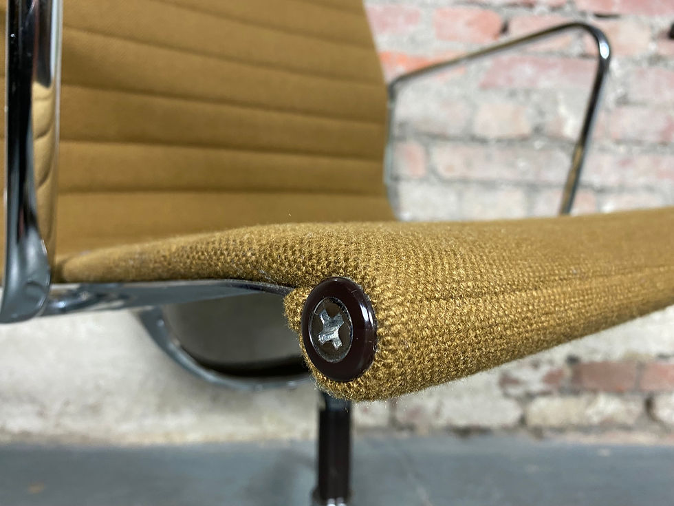 Eames Aluminium Chair EA 107