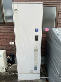 盛岡市東安庭で高効率エコキュート取付けです。