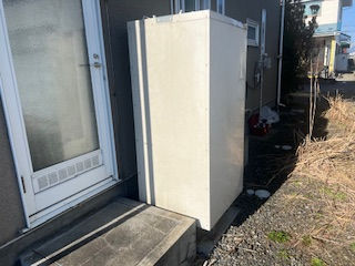 盛岡市東新庄で電気温水器からエコキュートに交換工事です。補助金１２万円のモデルです。