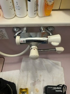盛岡市松園でシャワー水栓の交換です。
