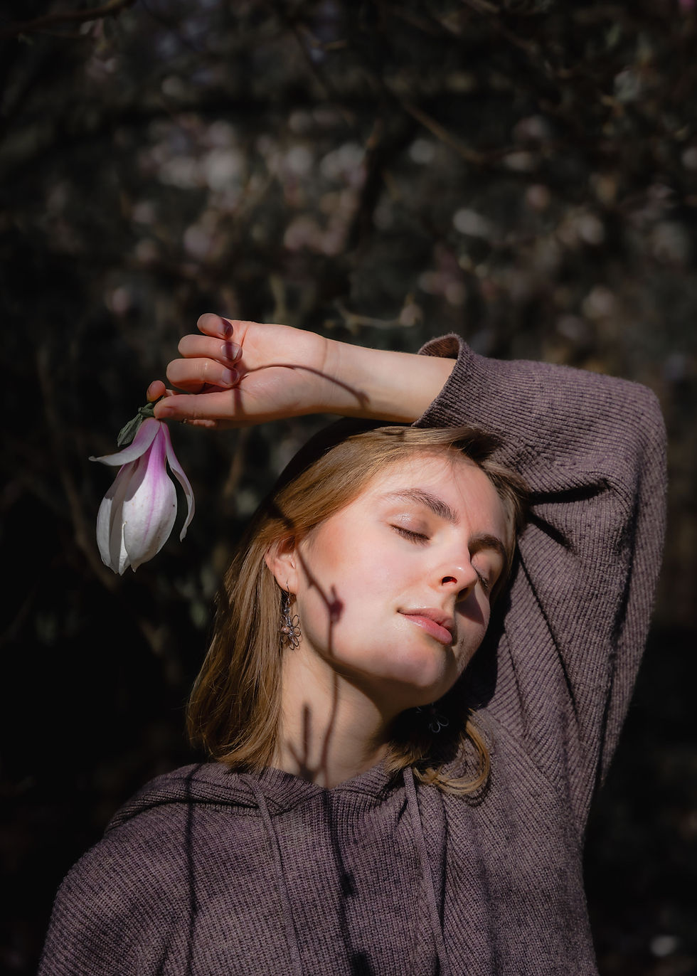 Vrouwelijke Ritmes: Waarom Yoga voor Vrouwen Anders Mag Zijn