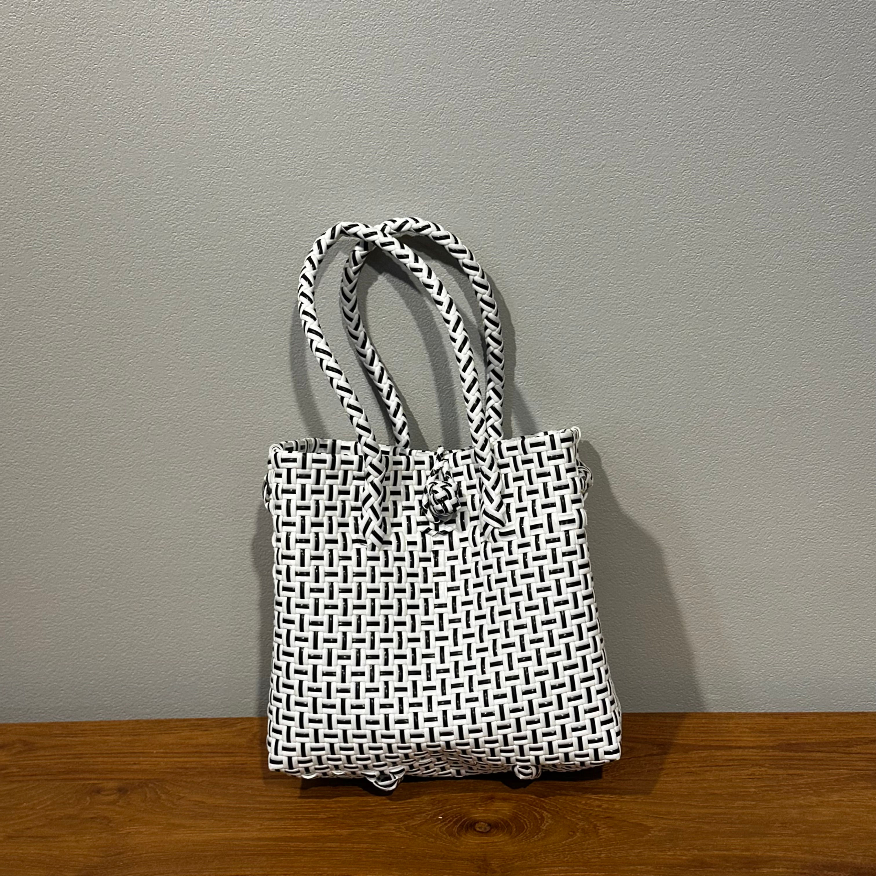 【送料込】新作バリ島パサールバッグSサイズホワイト×ブラック　メルカドバッグ　パサール かごバッグ