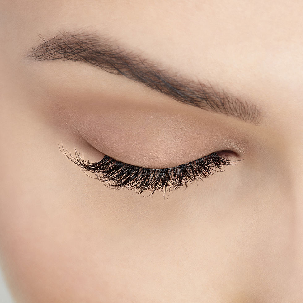 Miniature : faux cils demi wispies ardell à coller naturel leger reutilisable exemple swatch modele avant apres oeil ferme face