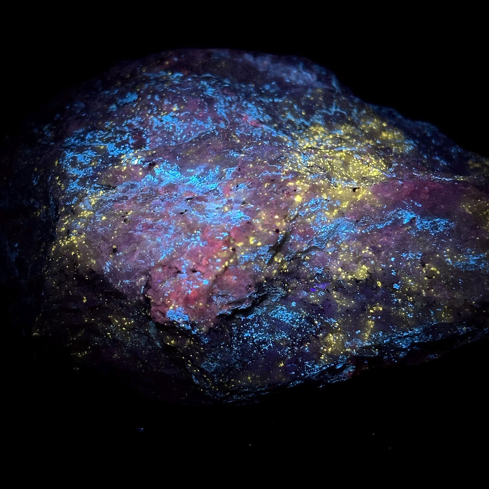 Thumbnail: Fluorescent Minerals, UV Reactive Calcite, Hydrozincite, Chondrodite Mineral