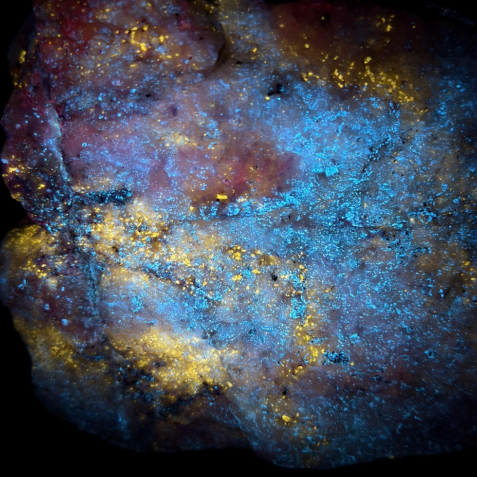 Thumbnail: Fluorescent Minerals, UV Reactive Calcite, Chondrodite, Hydrozincite Mineral