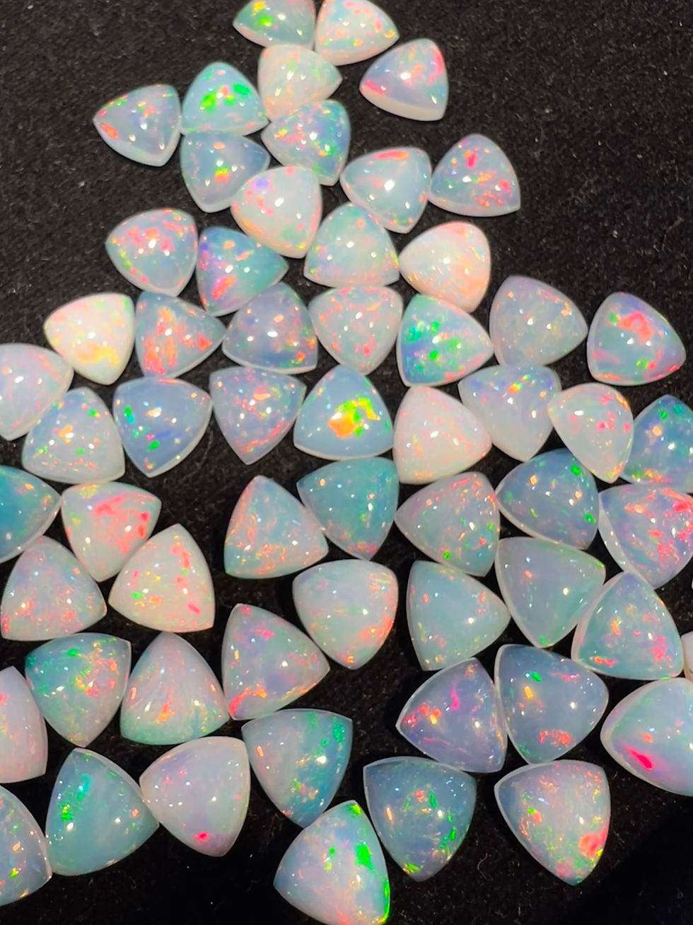 Calibrated Opal Cabochons in different sizes and qualities