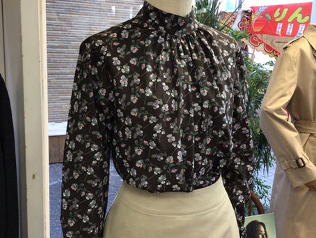 リバティプリントシャツ、ラウンドカラーブラウス入荷