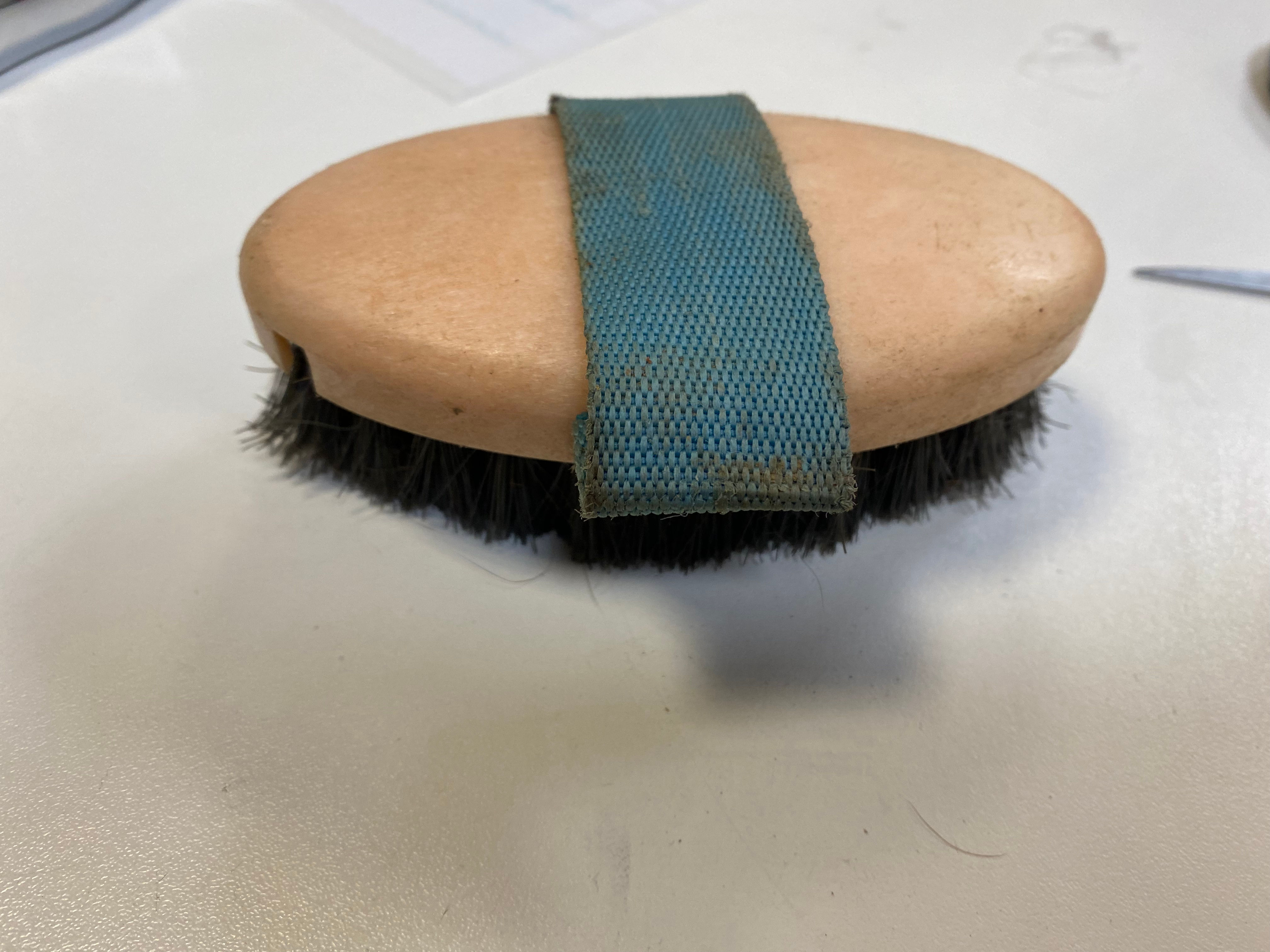 10275 brosse dure enfant