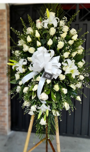 Pedestal De Rosas Amarrillas Floristeriarosatulia