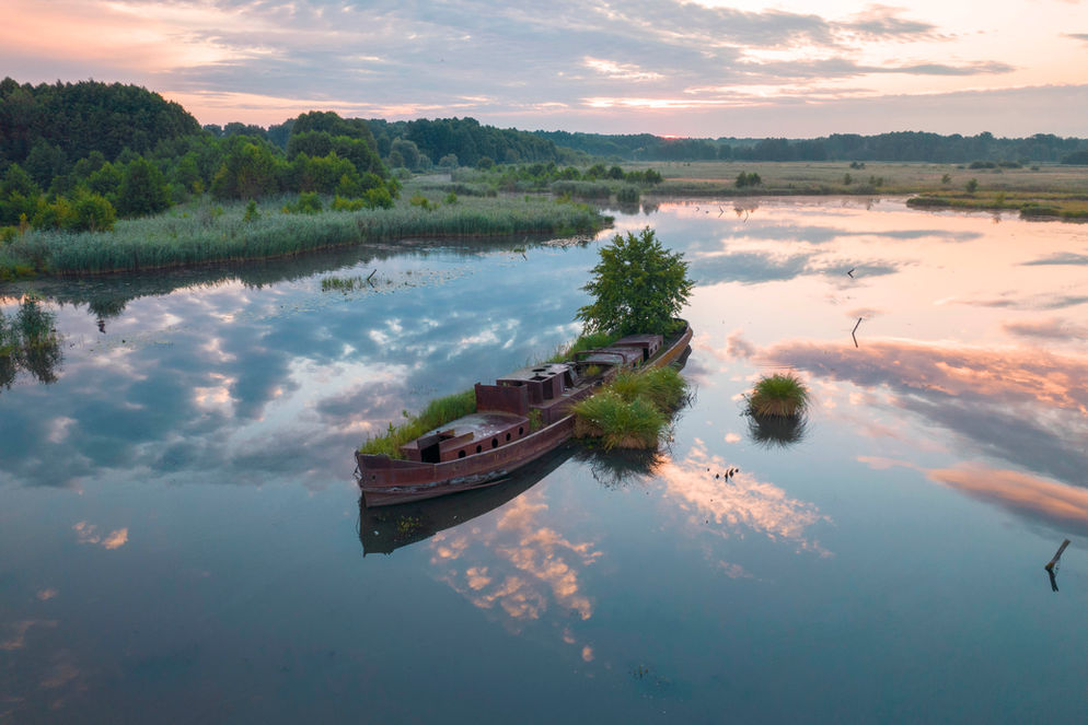 drone vente achat photographie art bateau eau reflet nuages urbex exploration photographies