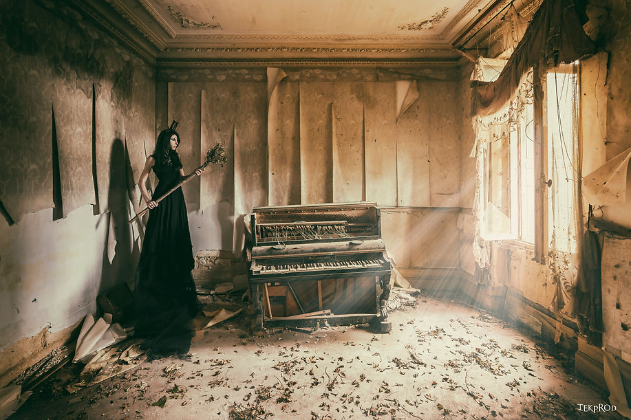 démon succube fantasia art modèle shooting jaune tekprod urbex abandon manoir tekprod emmanuel tecles