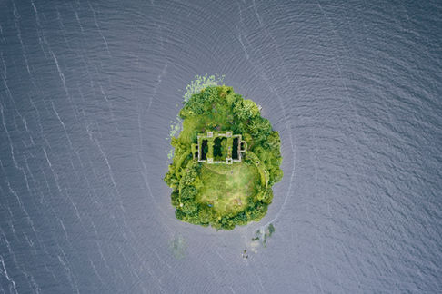minimalisme drone art abandon urbex  architecture exploration nature paysage couleurs ile château 