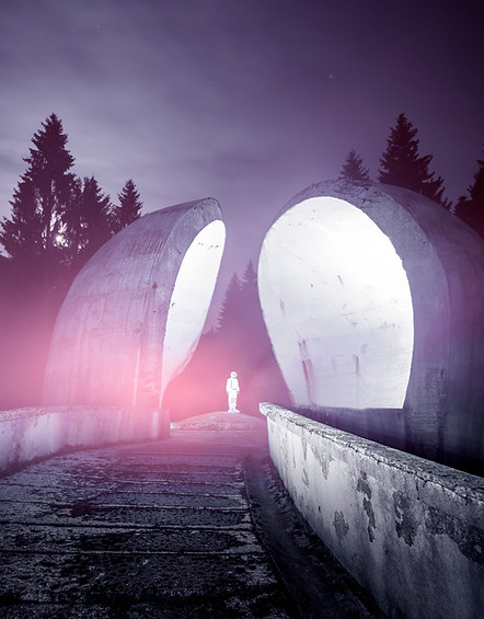 Spoménik de nuit , création artistique fumigène