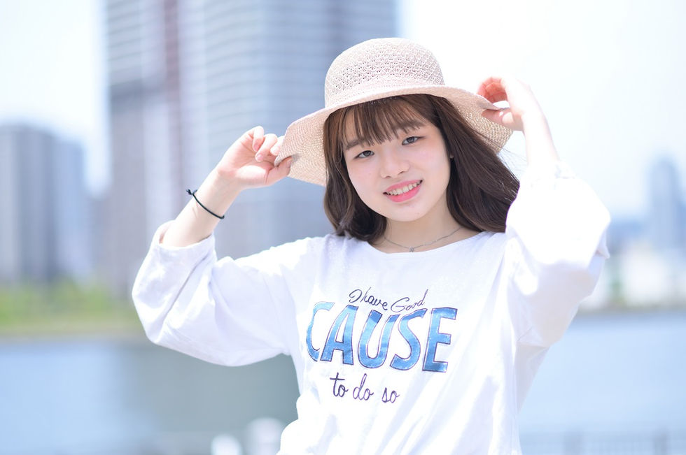 model: 佐山こはる