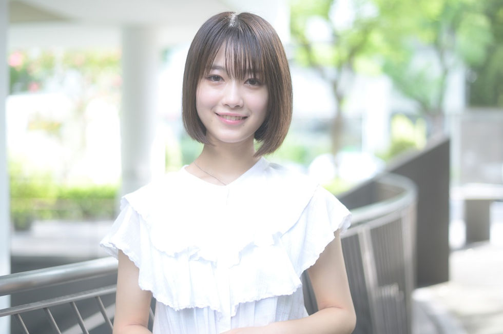 model: あかりん