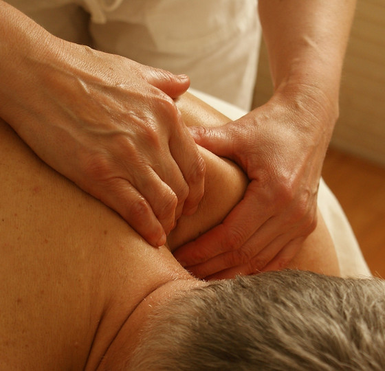 massage-389716_1920.jpg