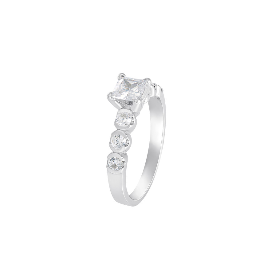 Elegant 0.37 ct Princess Cut Diamond Ring Featuring Accent Side Stones