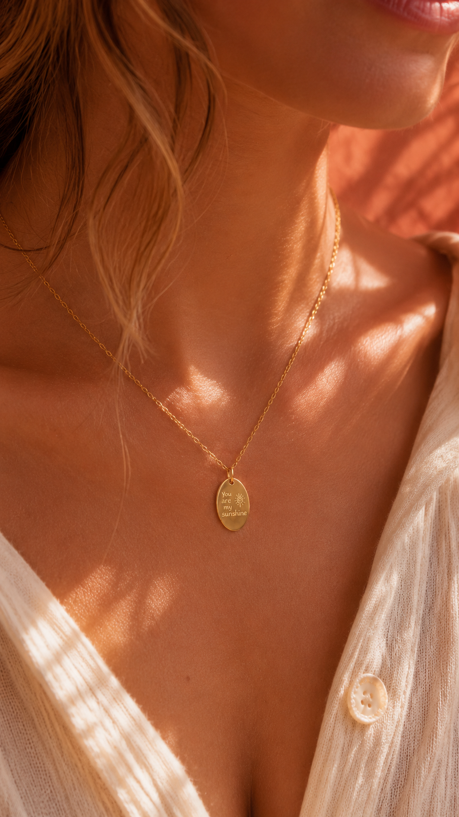 Collier médaille gravée "You are my sunshine"