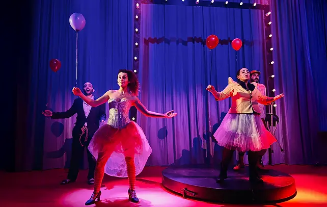 טובה ברבור שחור.webp