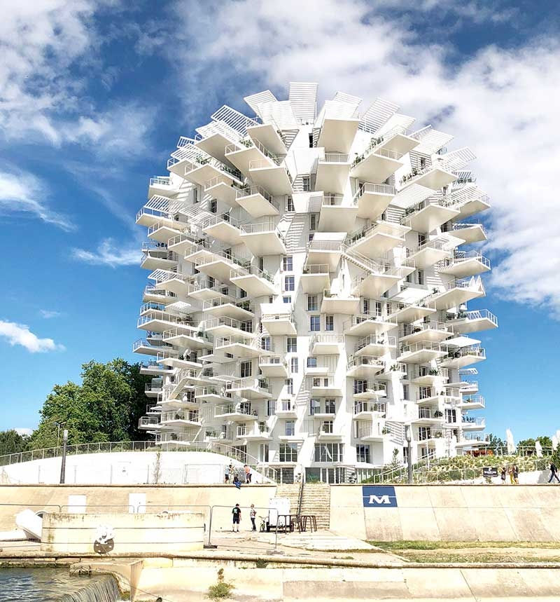 2019年に竣工されたモンペリエの集合住宅。フランスでは地震がないのだろう。