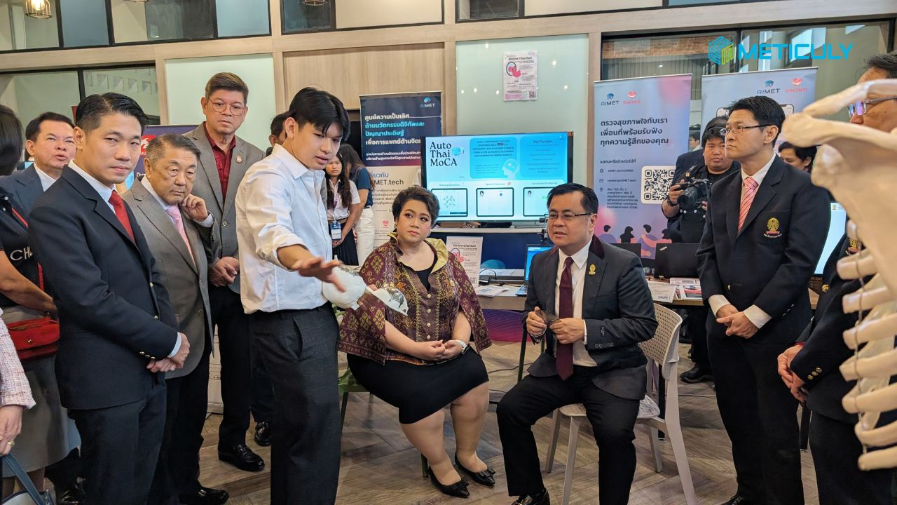 Meticuly representatives at their booth during the Intania Expo 2025 to Ms Supamas Isarabhakdi, Minister of Higher Education, Science, Research and Innovation and Engineering school management team.