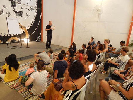 Autor Sergio Merli em apresentação ao público