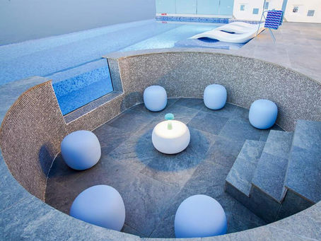 Designing with Clarity: How to Seamlessly Integrate Acrylic Pool Walls into Luxury Projects
