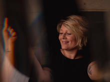 Portrait. Die Musik hatte einen passenden Groove und Lara tanzt ab.
