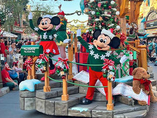 Christmas at Disneyland: Your Ultimate Holiday Adventure Awaits! 