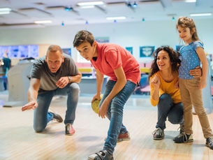 Strike Up the Summer Fun: Kids Bowl Free in Los Angeles & SoCal! 🎳