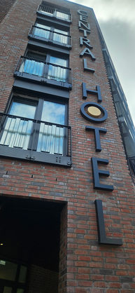 Wasi Baumontage übernahm im Central Hotel Flensburg die komplette Montage der Fensterelemente – fachgerecht, präzise und zuverlässig umgesetzt.