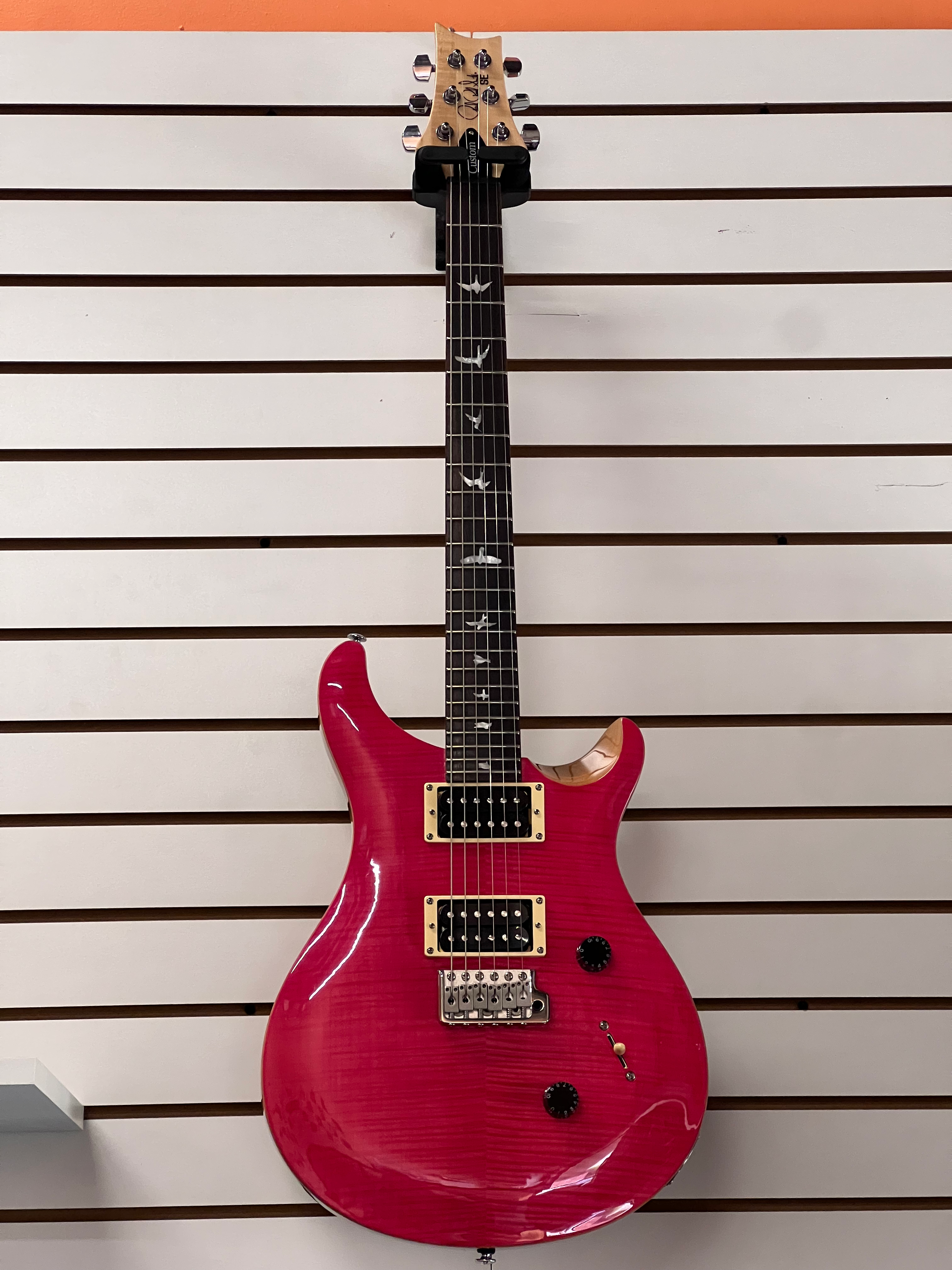 Consignment | Electric Guitar | PRS SE Custom Bonnie Pink 24