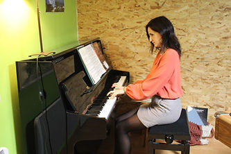 Piano1.JPG