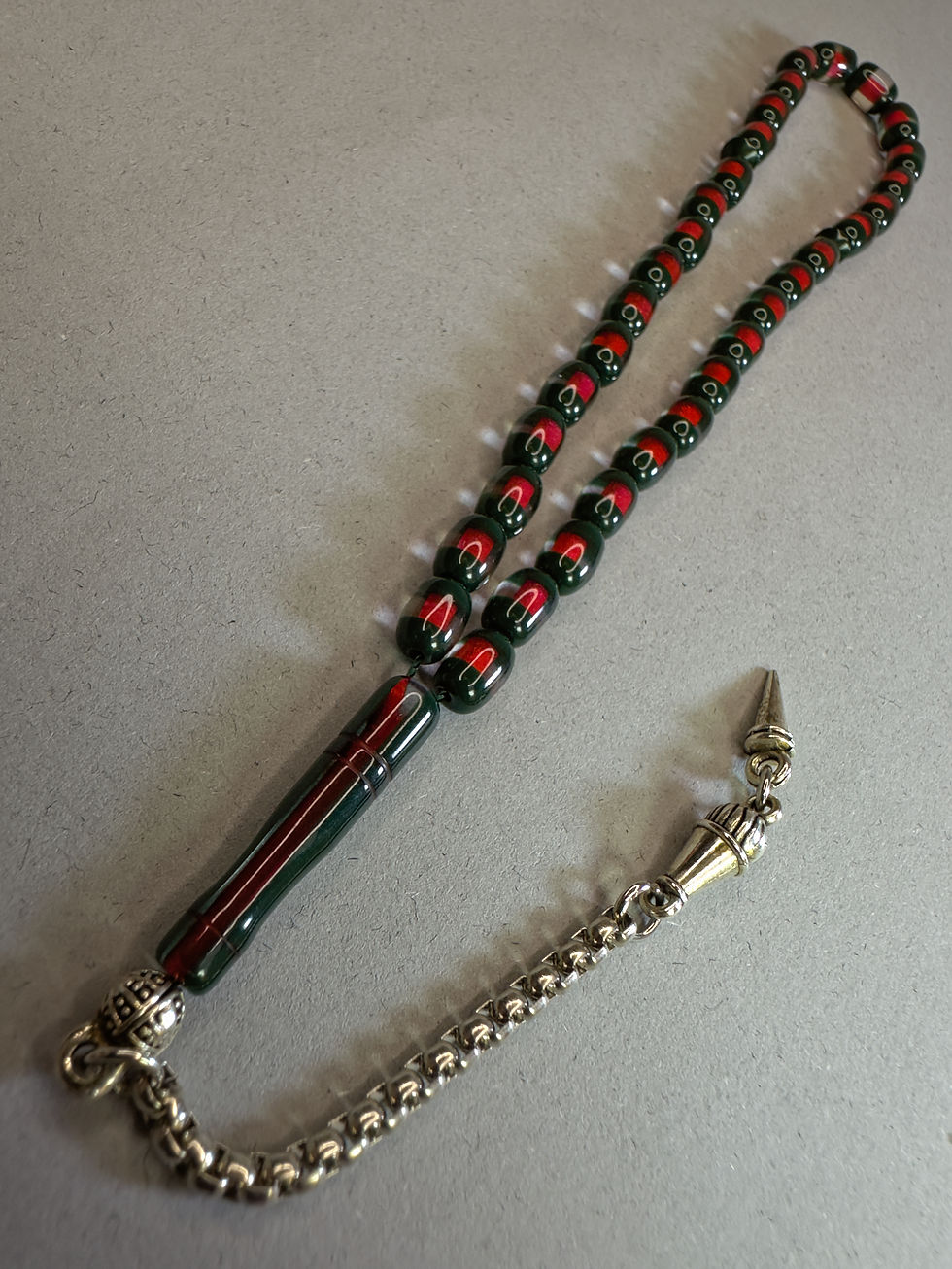 Miniaturbild: Wrist-Sized "Surmeli" Fire Amber Tasbih Dark Green & Deep Red – Oval Cut