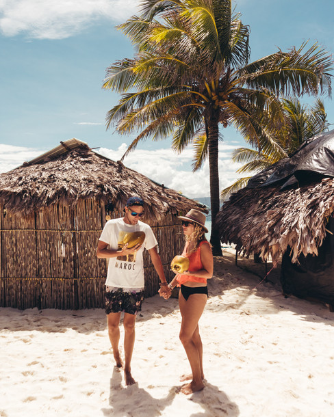 Couple enjoying San Blas Adventures, San Blas Islands, Panama