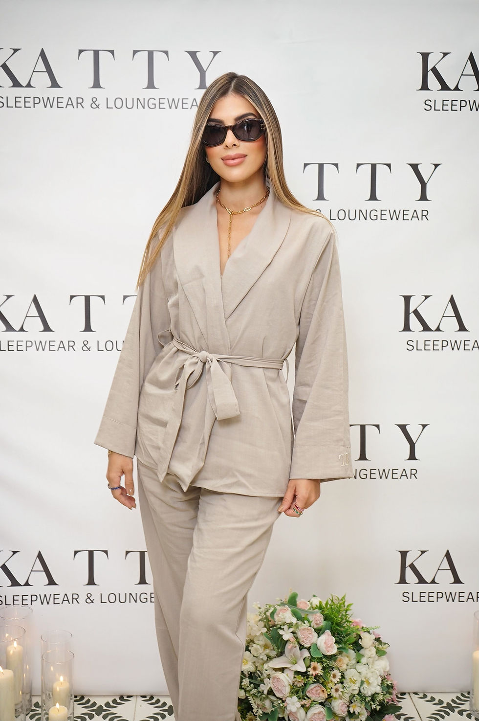 Miniatura: Set kimono pantalón grey para mujer Kimono grey cruzado con lazo – Katty Pantalón recto grey de descanso – Katty