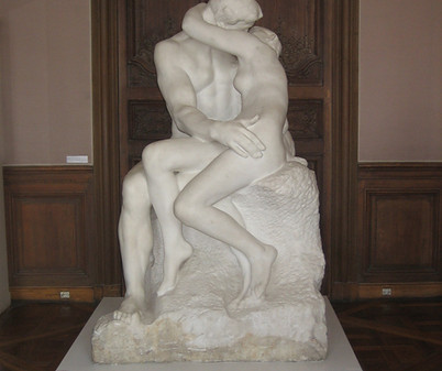 'The_Kiss',_Auguste_Rodin_frontal.jpg