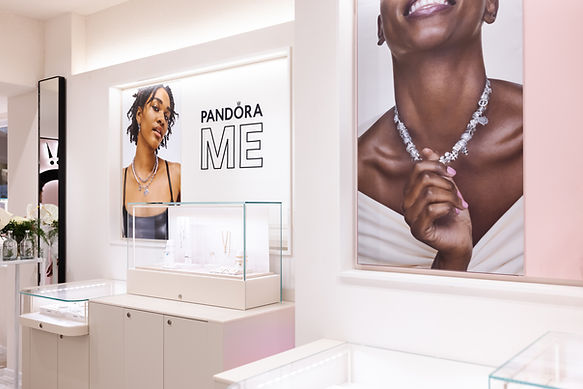 20241010_Pandora-opening-pers_Francesstefanie-15.jpg