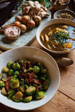 två skålar med varm mat.jpg