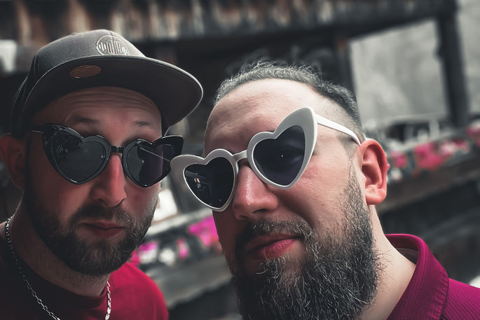 Mountain Hostel Gimmelwald Schweiz DJ Sebastian Graf und DJ Jan Mitchell Switzerland