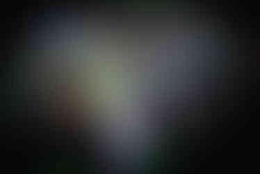 Anstoßen auf der Tanzfläche