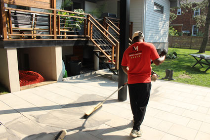 Scellant de pavĂ© uni Ă QuĂ©bec, LĂ©vis, Portneuf, Beauport et Capitale-Nationale â Application de scellant protecteur pour rehausser la couleur, prĂ©venir lâĂ©rosion et embellir votre entrĂ©e grĂące Ă GROUPE METIKO.
đ 1 (888) 514-1297âđ§admin@groupemetiko.com