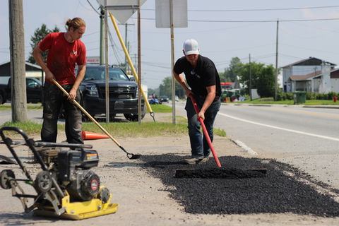 Réparation d’asphalte résidentiel à Québec, Lévis, Portneuf, Beauport et dans toute la Capitale-Nationale – Application d’asphalte chaud, colmatage de fissures et entretien complet de stationnements par GROUPE METIKO. Prolongez la durée de vie de vos surfaces et évitez les infiltrations d’eau.

📞 1 (888) 514-1297 📧 admin@groupemetiko.com