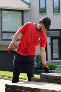 Scellant de pavé uni à Québec, Lévis, Portneuf, Beauport et Capitale-Nationale – Application de scellant protecteur pour rehausser la couleur, prévenir l’érosion et embellir votre entrée grâce à GROUPE METIKO.

📞 1 (888) 514-1297 📧admin@groupemetiko.com