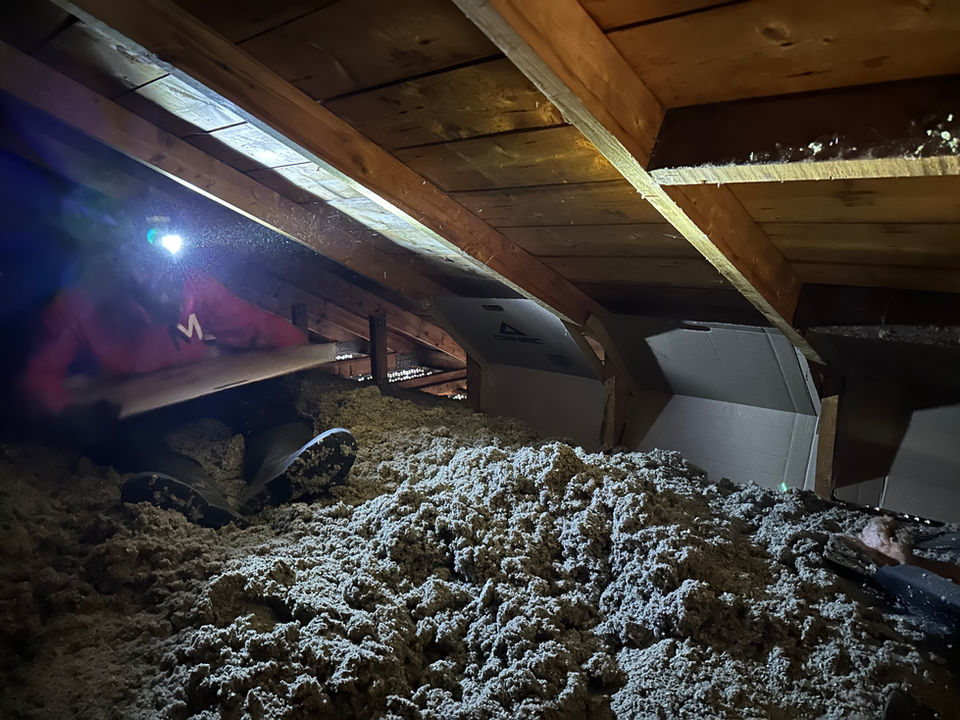 Isolation de grenier à Québec, Lévis, Portneuf, Beauport et Capitale-Nationale – Isolation thermique avec cellulose soufflée pour maisons, offerte par GROUPE METIKO. Réduisez les pertes de chaleur et améliorez votre confort.
📞 1 (888) 514-1297 📧admin@groupemetiko.com