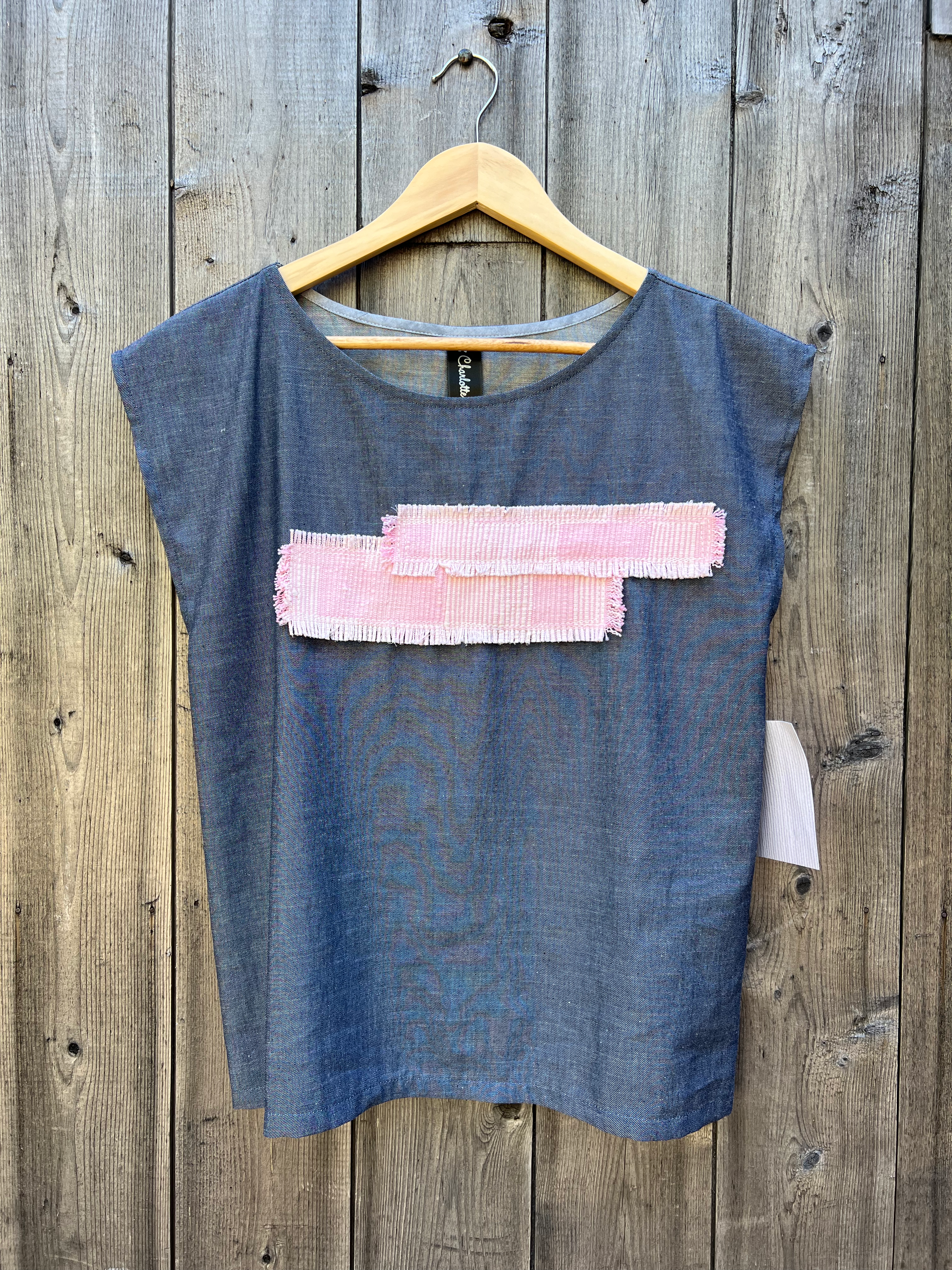 Top bleu avec detail en catalogne