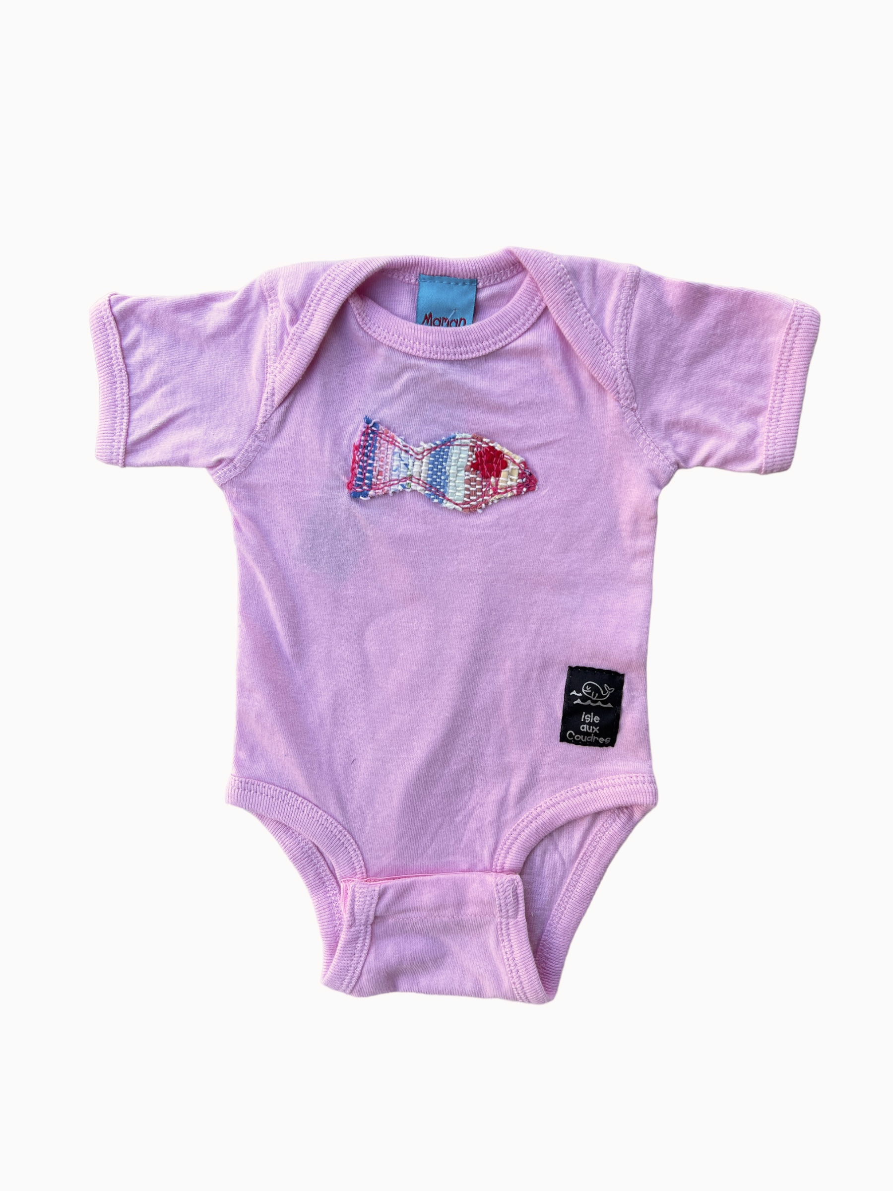 Barboteuse rose avec poisson