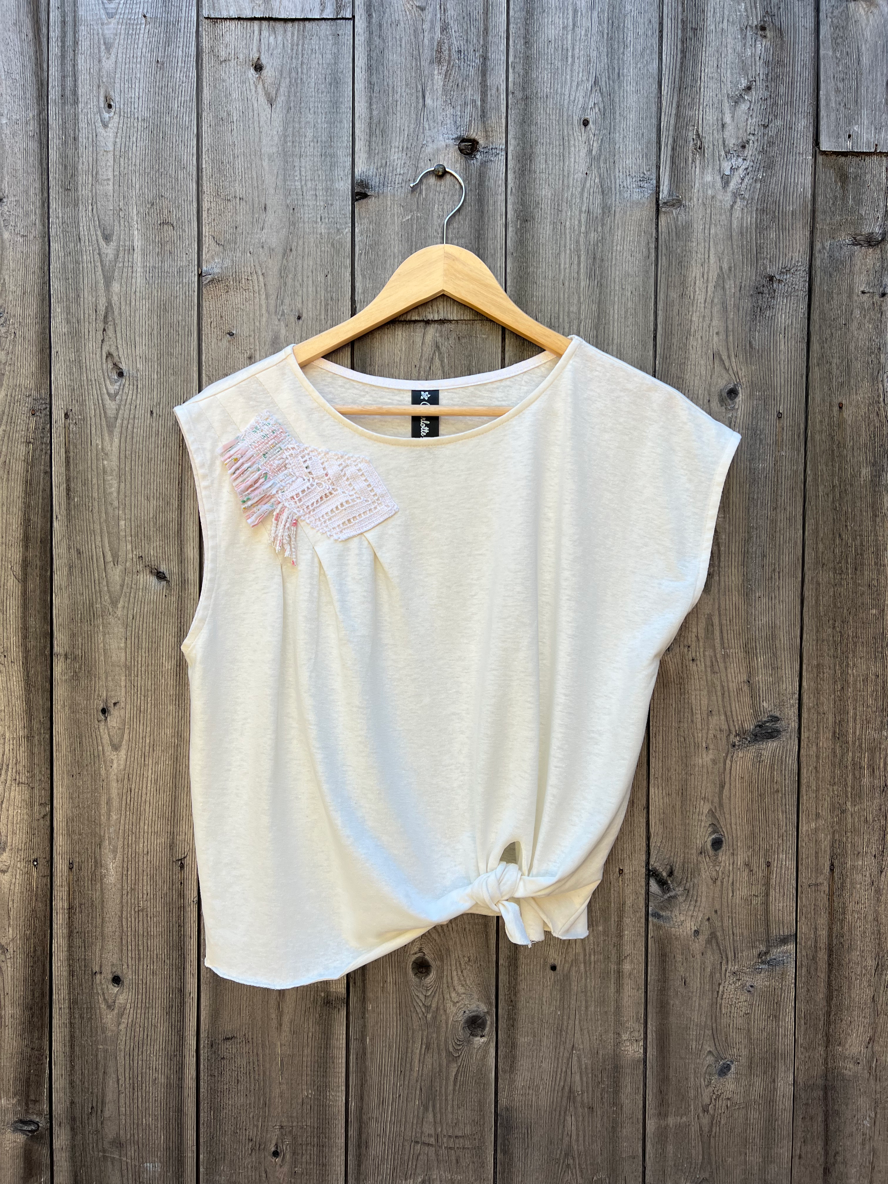 Top avec noeud et detail en catalogne